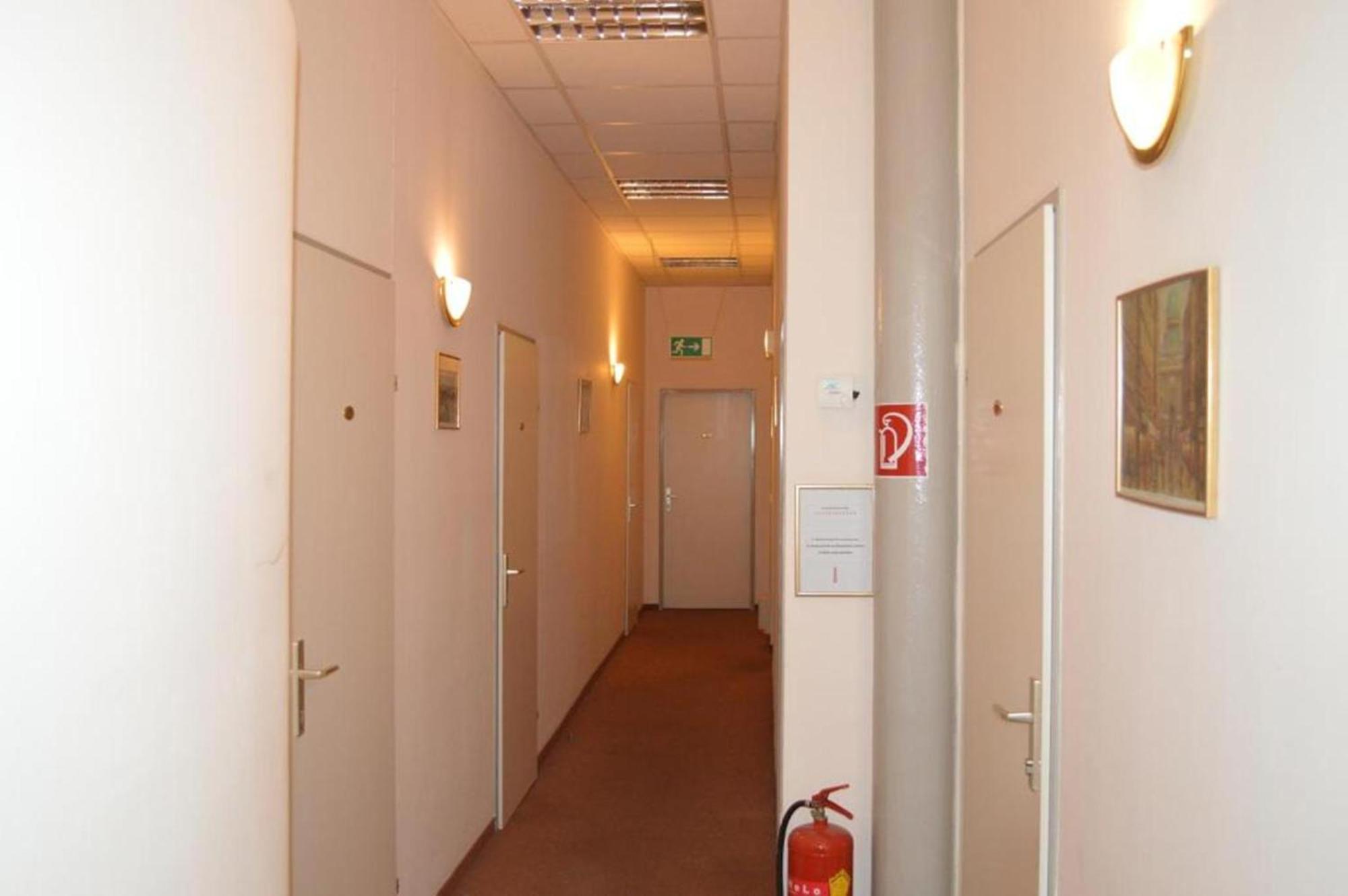 Hotel Pension Walzerstadt Wien Exteriör bild